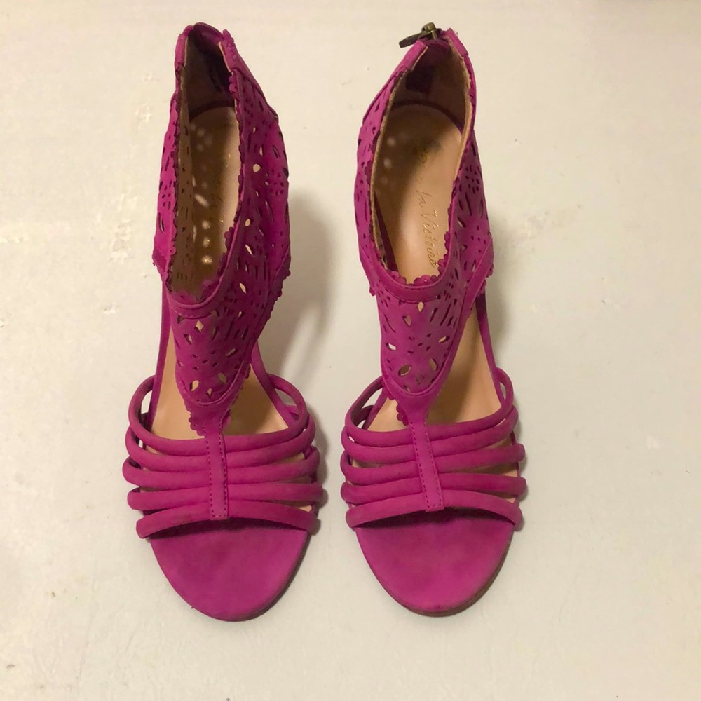 Pour La Victoire  Fuscia Sandals, made in Italy, Size 9 1/2